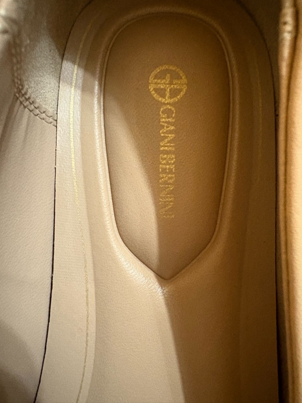 Giani Bernini Bentlley Pointed Toe Flats in a "Ginger" color 8.5 NWT in box - Picture 2 of 4
